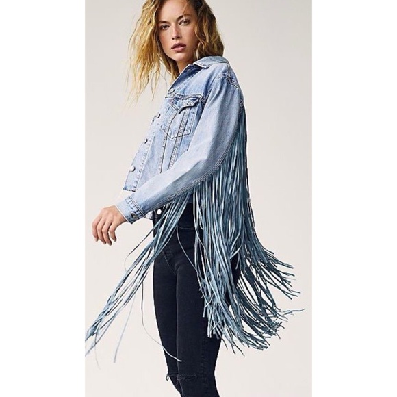 Levi’s 90’s Fringe Cropped Ex Boyfriend Trucker Jacket Light Wash Size Medium - Picture 2 of 10